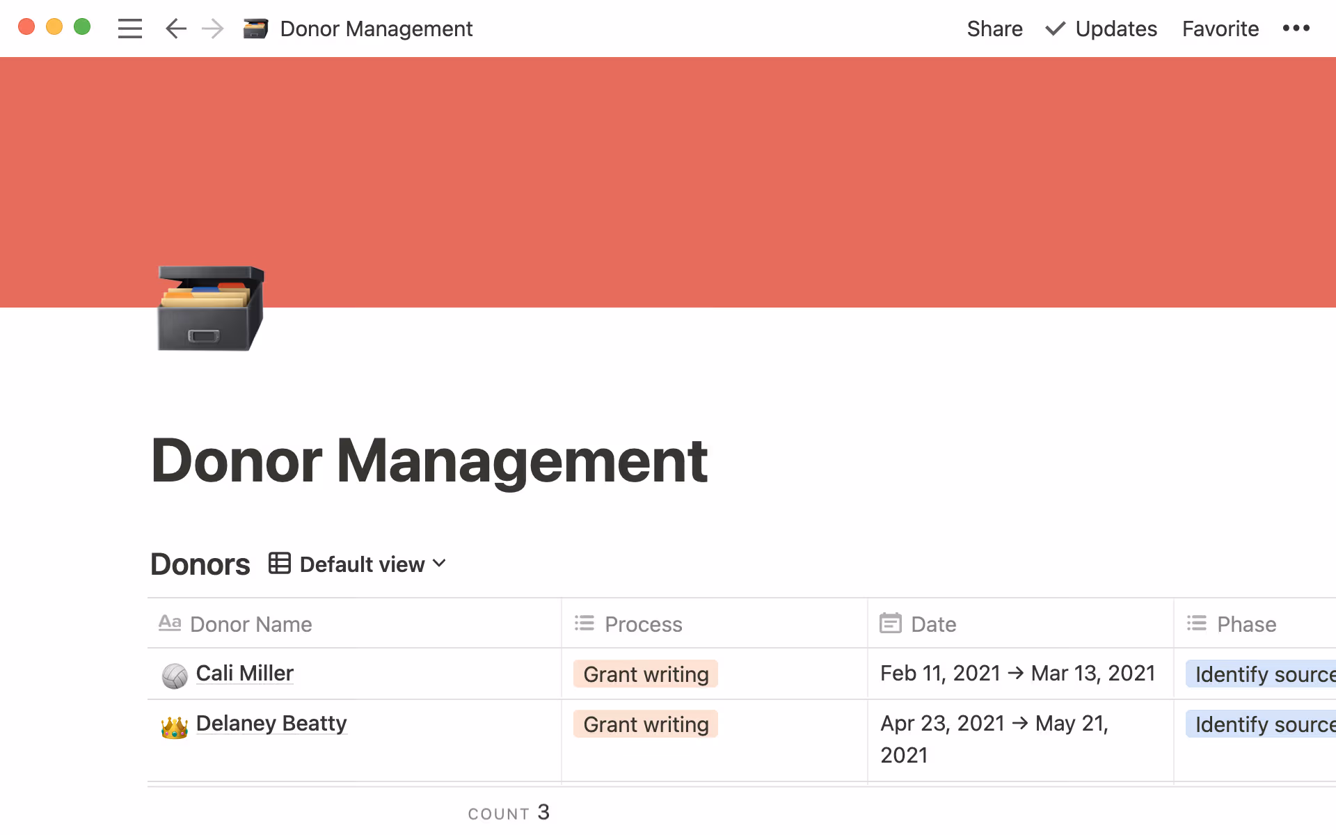 תצוגת מאגר ידע של מסמך לניהול תורמים, המציגה תורמים שונים ומידע על כל אחד מהם.